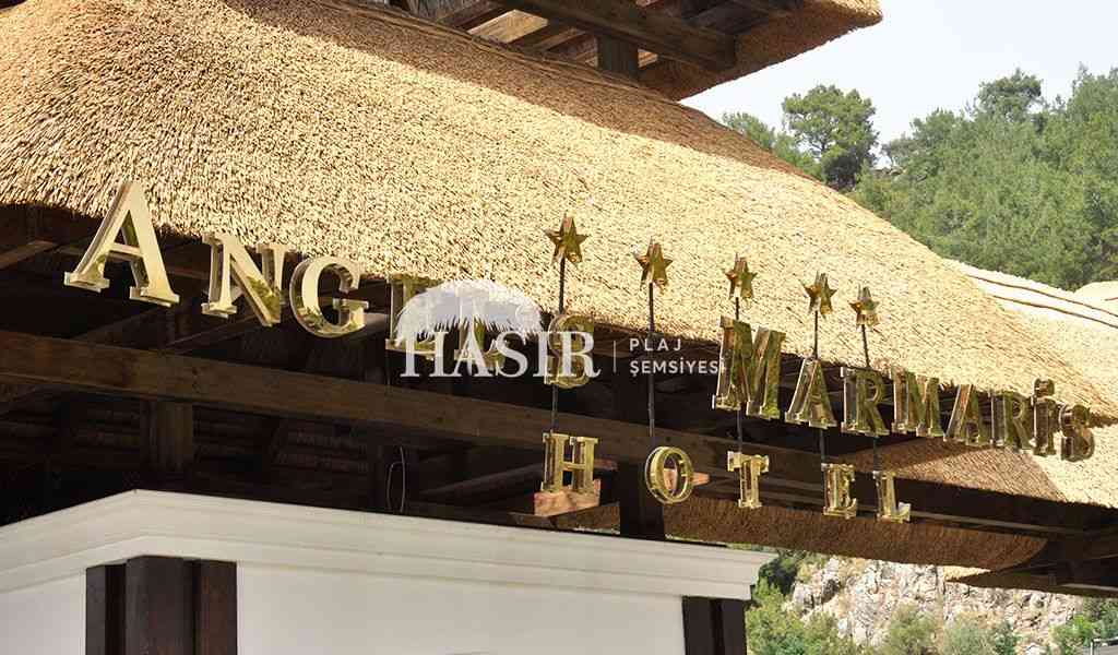 Oteller En Sağlam Kirpi Kamış Çatıları Tercih Ediyor