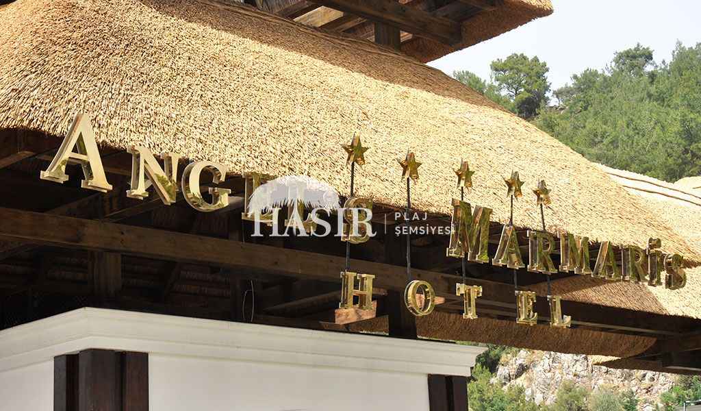 Oteller En Sağlam Kirpi Kamış Çatıları Tercih Ediyor